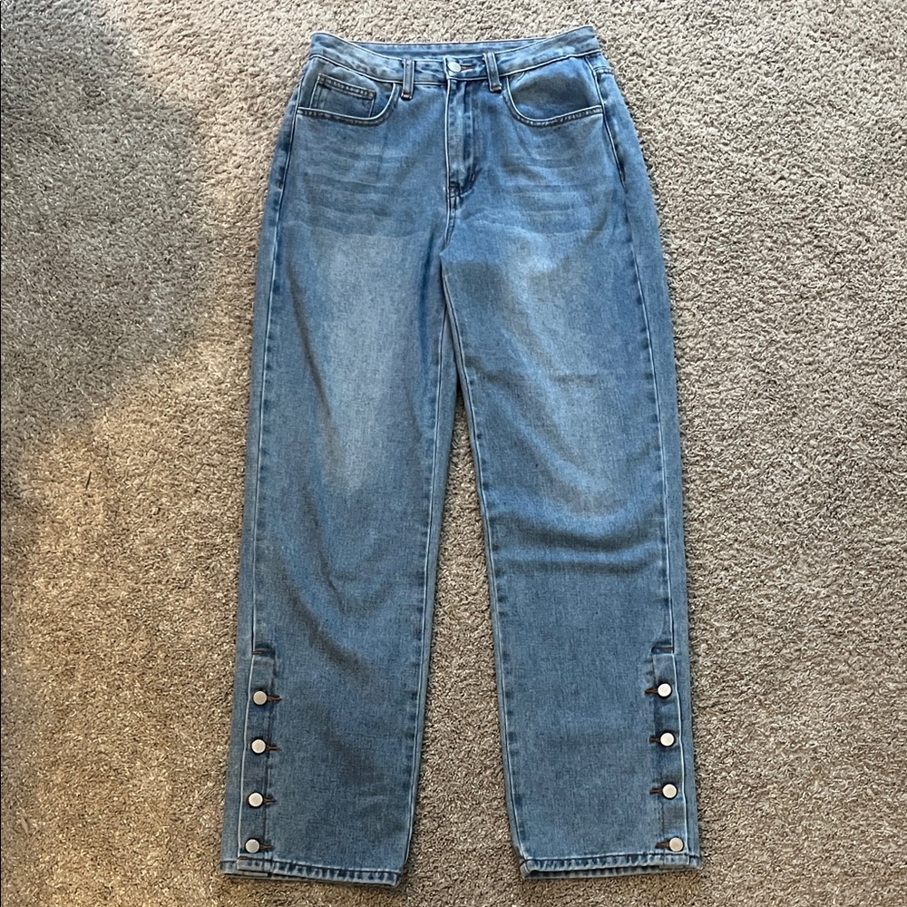 SHEIN Blue Straight Leg Jeans with Button Accents